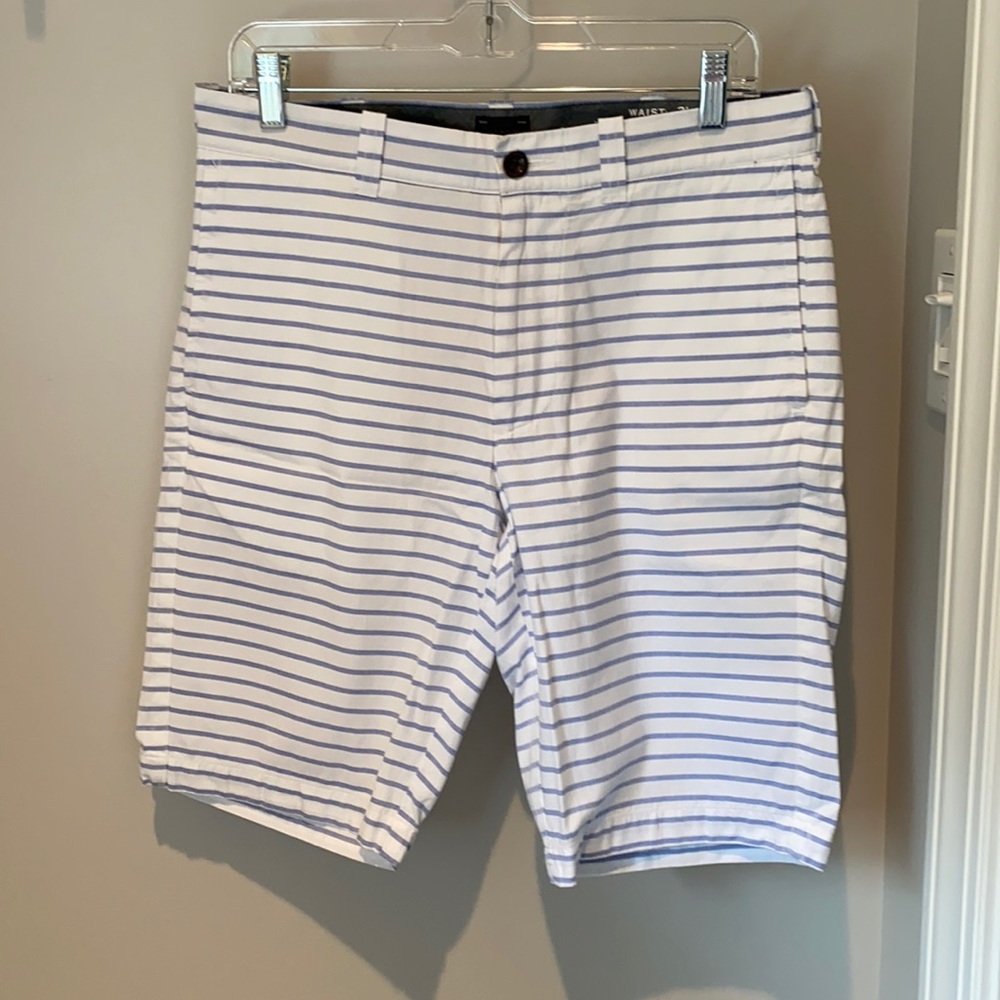 JCREW men’s 10 1/2” chino shorts
